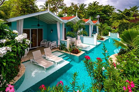 Holiday Rooms .